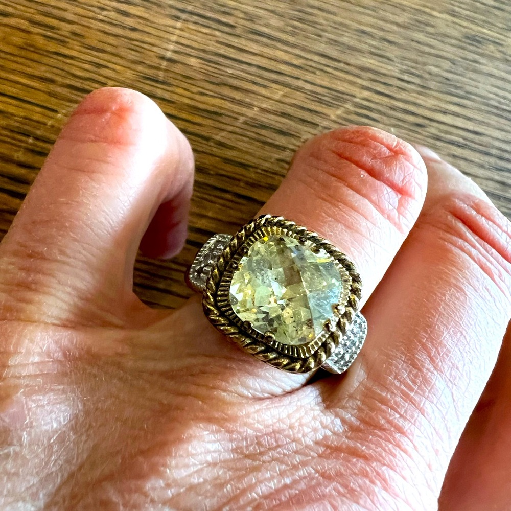 Lia Sophia light yellow diamond/topaz appearance size 6